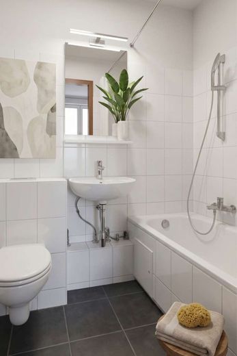 Charmante 2-Zimmer-Wohnung in Frankfurt-Bornheim - 5. Obergeschoss, Aufzug, Balkon &amp; Ausblick – Badezimmer - Visualisierung