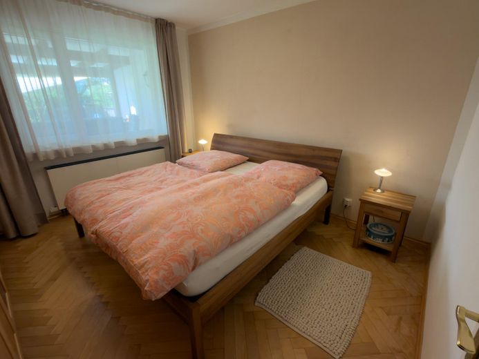 Provisionsfrei: 4-Zimmer-EG-Wohnung mit 300 m² Privatgarten, Süd-West-Terrasse, nur 2 Parteien – Schlafzimmer