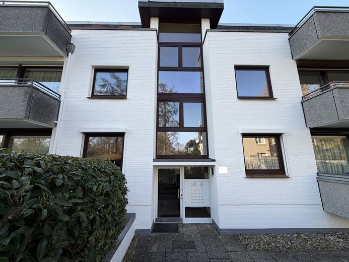 *2 Zimmer ETW inkl. Tiefgaragenstellplatz für Investoren mit Zukunftsperspektive !!!* – Hauseingang