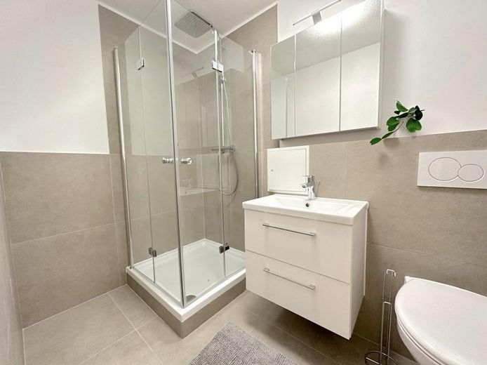 Möbliertes WG-Zimmer (15 m²) mit Loggia in Heidelberg-Emmertsgrund – Erneuertes Bad mit Dusche