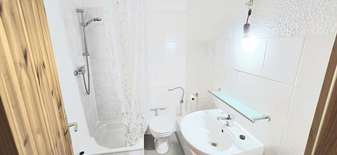 (LW5201) Appartement calme au rez-de-chaussée - rénové et prêt à emménager ! – Bad