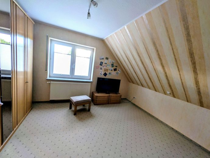 Provisionsfrei: Großzügiges Einfamilienhaus mit Südterrasse und Garten in Jaderberg – Kinderzimmer 1