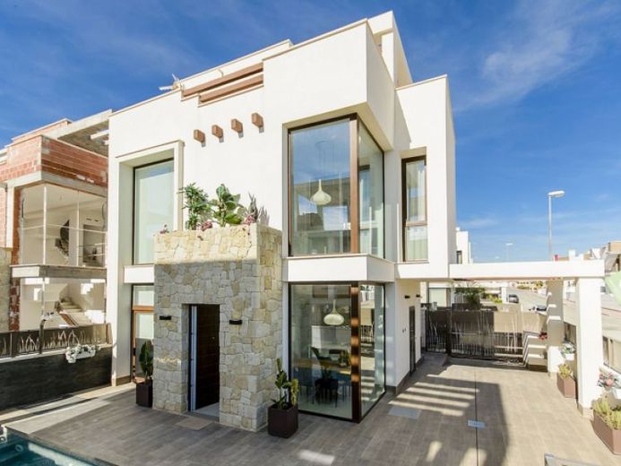 Moderne Villen mit 3 Schlafzimmern, 3 Bädern, Dachterrasse, Privatpool, Kfz-Stellplatz und optionalem Keller – Foto 1
