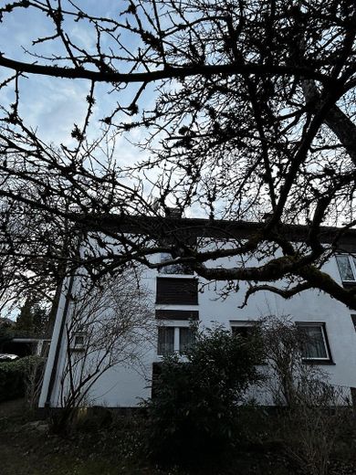 Haus vom vorderen Garten