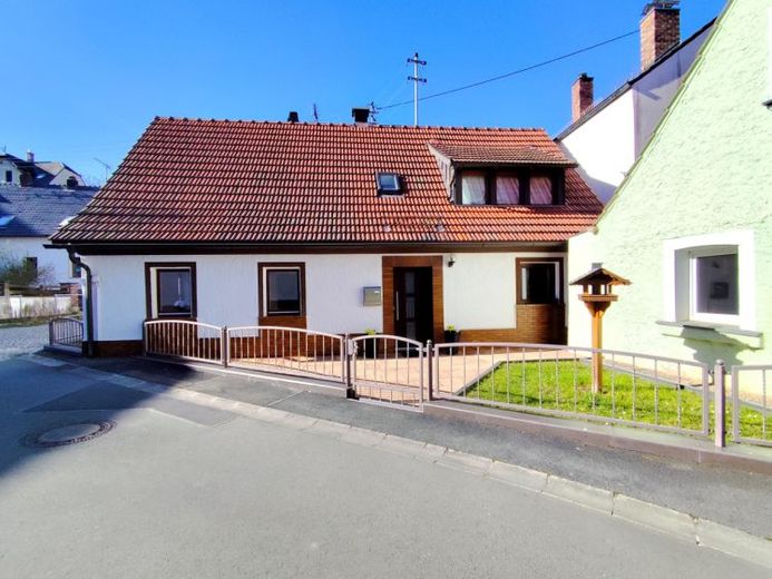 RESERVIERT - KLEIN, ABER OHO! Modernisiertes Einfamilienhäuschen mit Charme in 95346 Stadtsteinach – Einziehen & Wohlfühlen! – Foto 1