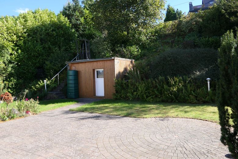 Terasse mit Gartenhaus