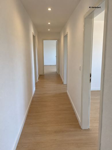 Piso reformado de 3 habitaciones con balcón y cocina equipada – Flur