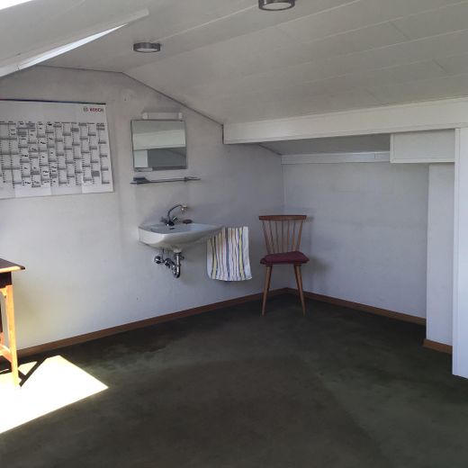 Affascinante casa a schiera in posizione tranquilla con garage – DG Studio Ost
