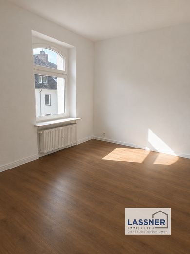 Prima occupazione dopo la ristrutturazione in elegante appartamento in edificio d’epoca – Musterfoto Schlafzimmer
