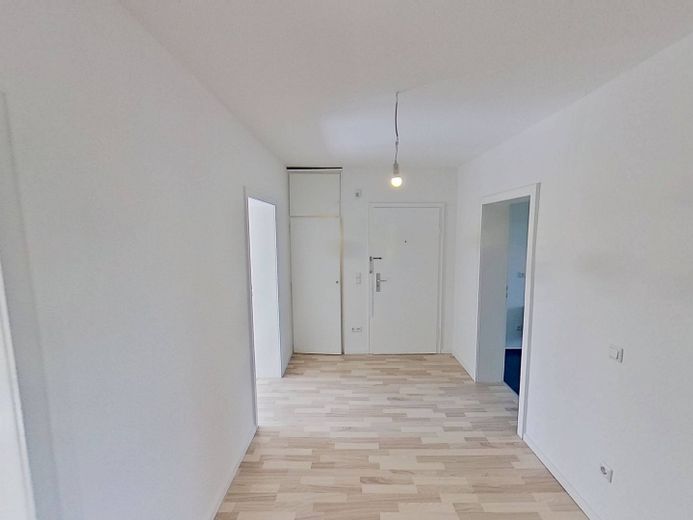 Helle 3-Zi.-Whg. mit BALKON in ruhiger Wohnlage – Flur