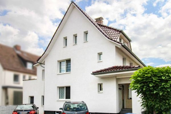 Maison bifamiliale avec grand jardin, sous-sol et 3 places de parking à Gifhorn-Südstadt