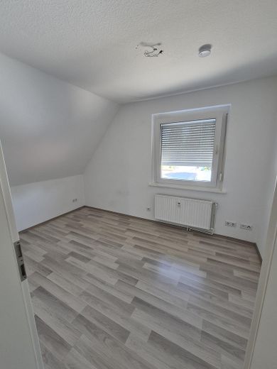 Dorfidyll im Grünen, stadtnah und doch auf dem Land – Zimmer/Kind OG