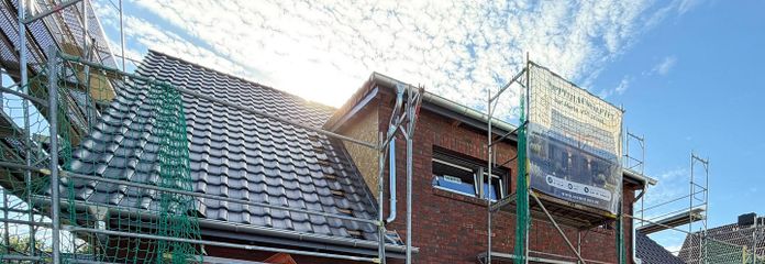 Nieuwbouwhelft van een twee-onder-een-kapwoning in Thomasburg – 4 kamers – 118m² – Aktueller Baustand Okt. 2026