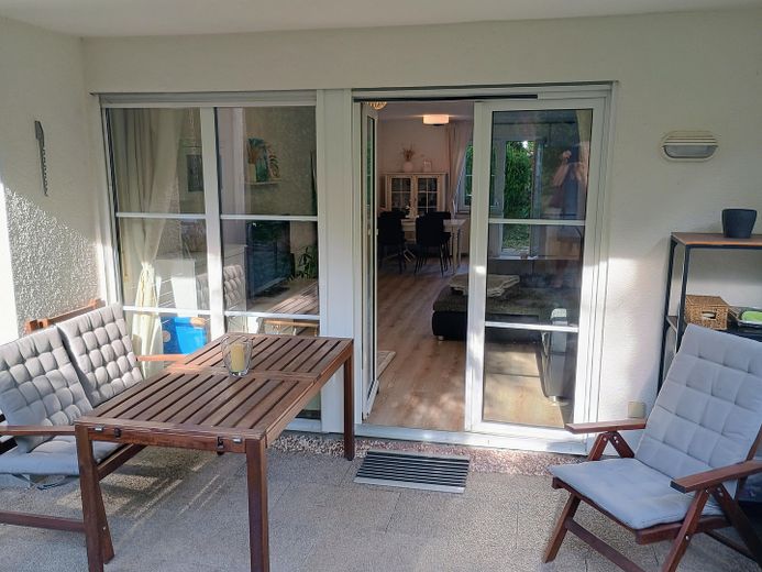 Sonnige 3-Zimmerwohnung mit Garten und Blick auf die Weinberge – Überdachte Terrasse Nord