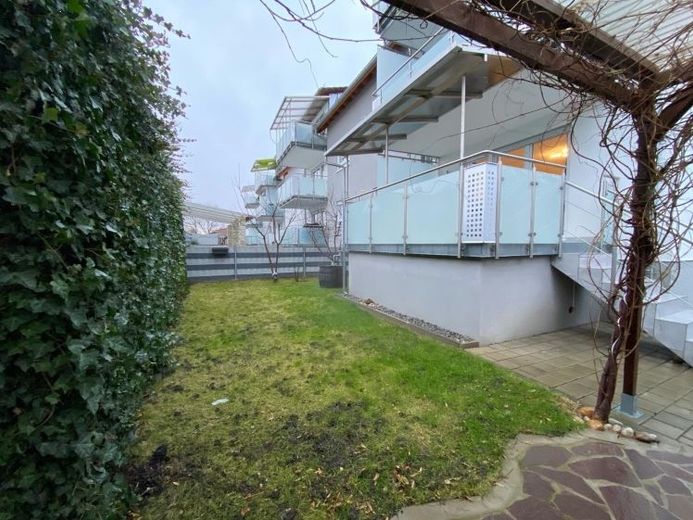 4,5-Zimmer Erdgeschosswohnung mit Garten & Garage * 122 qm * inkl. EBK * Bj. 2013 * Gebäude A+ – Foto 1