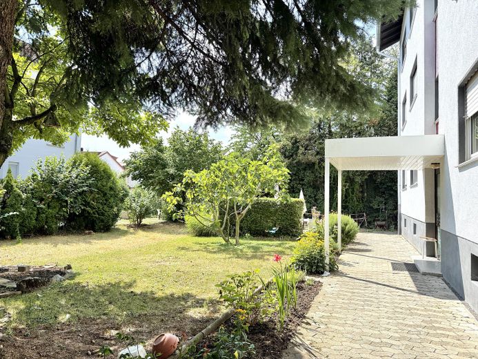 Investieren Sie in Ihre Zukunft: 3 Zimmerwohnung, große Küche + Stellplatz in angenehmer Wohnlage – Wohnanlage mit Garten
