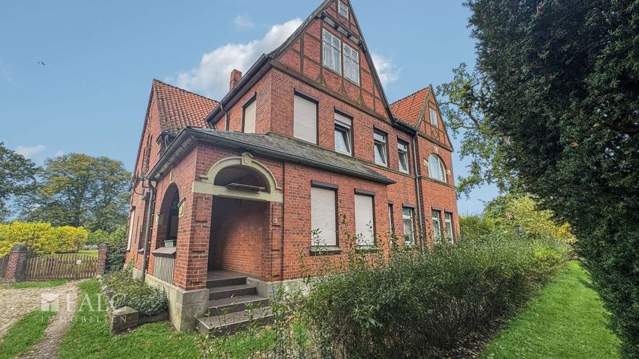 Großes Landhaus mit Einliegerwohnung, Stallungen, Koppeln &amp; Flusszugang auf 6.640 m² Traumgrundstück – Hausansicht