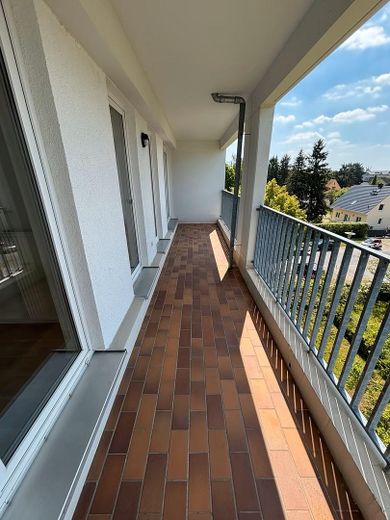 Renovierte 2 Zimmer Wohnung mit Loftfeeling in Pankow / Französisch Buchholz – Ausblick Balkon Loggia Osten