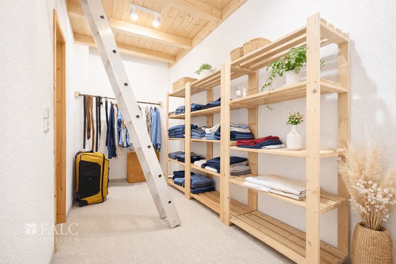Exklusives Anwesen mit Innenpool, Galerie und unverbaubarem Naturpanorama – Ankleidezimmer OG