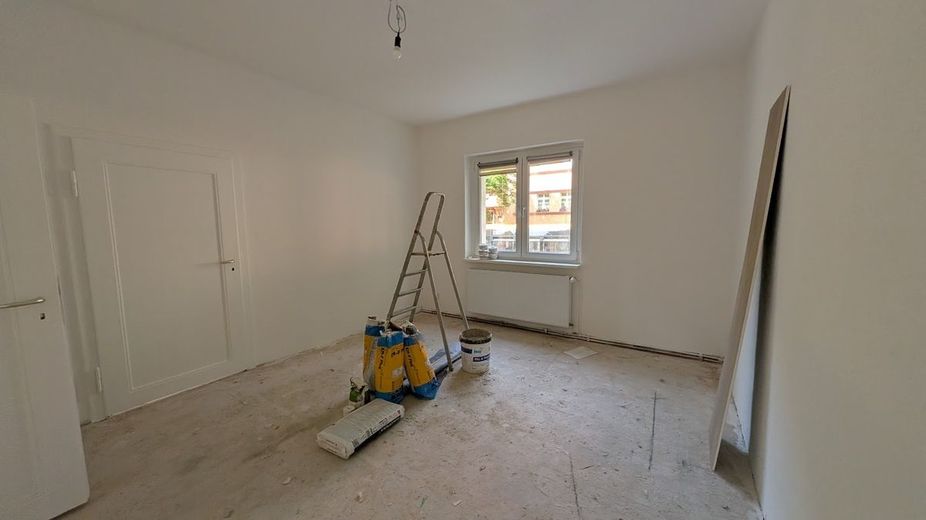 IN SANIERUNG  + WAHREN + 3 RAUM WOHNUNG + HOCHPARTERRE + BALKON – Wohnzimmer - in Sanierung