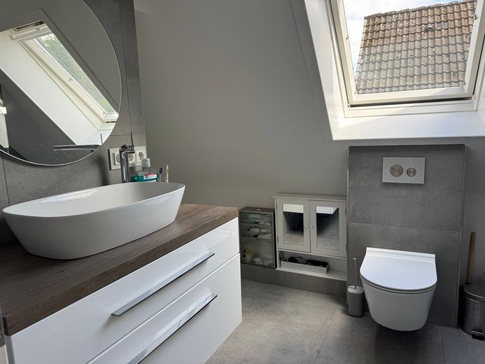 Casa unifamiliare indipendente con due garage e bel giardino a Neumünster-Gadeland – Foto 5