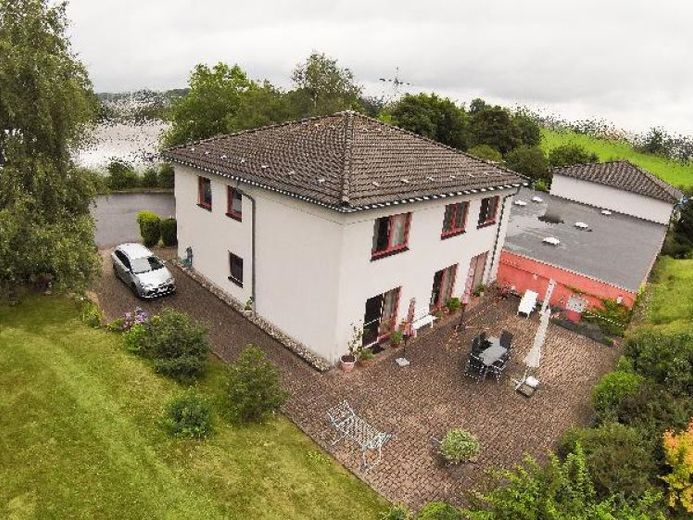 Firmensitz Wohnen+Arbeiten Einfamilienhaus 220 m² +2 Nebengebäude Gewerbe 750 m² Grundstück 5049 m² – फोटो 1