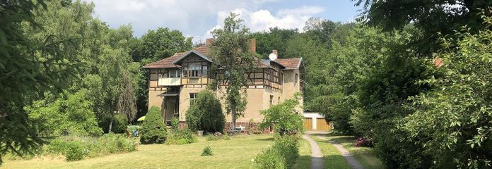 Villa & mit großem Garten