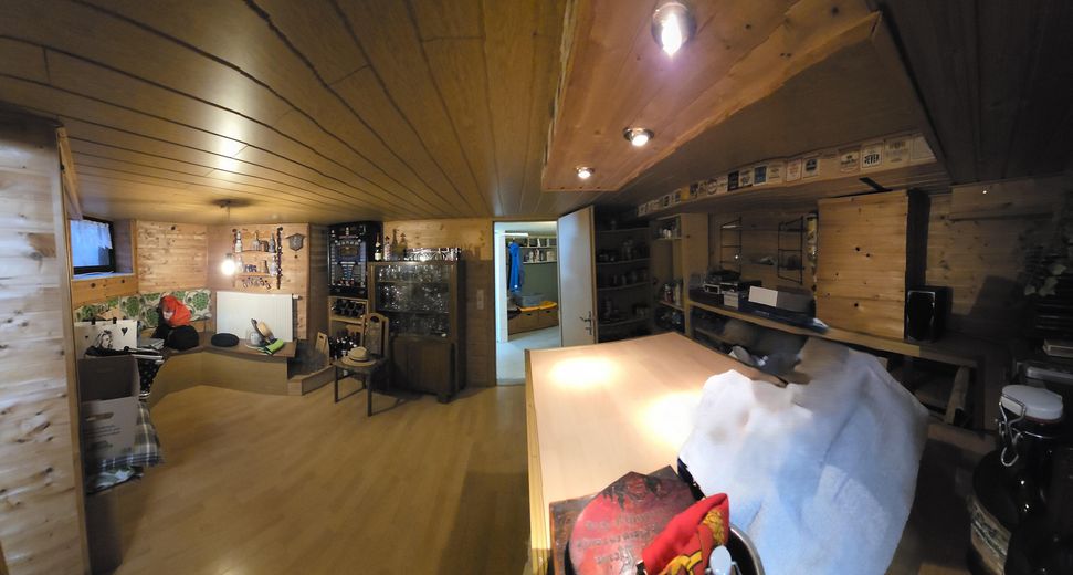 Charmantes Reihenendhaus mit 5 Zimmern+Partykeller in Dresden-Lockwitz incl. Küche – Partyraum im Keller
