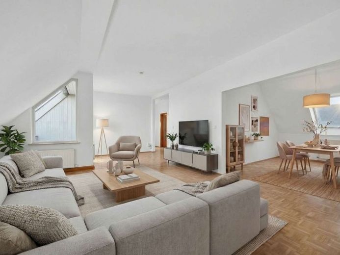 Moderne und lichtdurchflutete Dachgeschosswohnung und großen Terrassen in Untergiesing – Foto 1