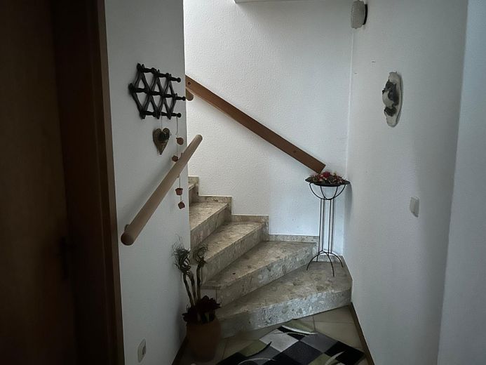 Casa unifamiliare ben tenuta con grande potenziale e terreno edificabile aggiuntivo a 54570 Neroth – Kellertreppe
