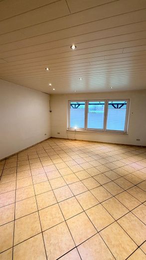 Wohnzimmer mit Gartenblick