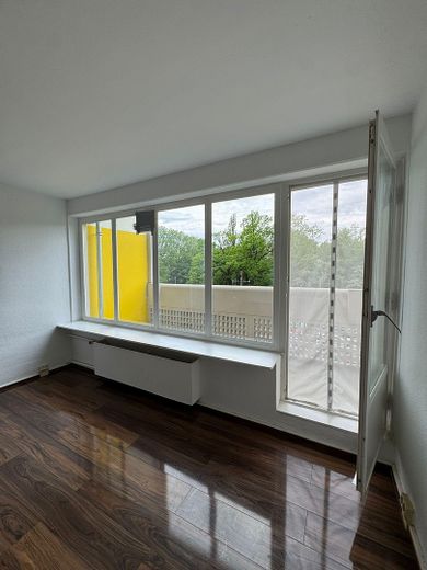 Provisionsfrei: Helle 2-Zimmer Maisonette im Corbusierhaus, Berlin-Westend – Zimmer 2 Balkon