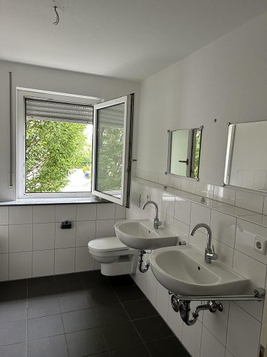 Freshly renovated, dream apartment with large balcony – Bad