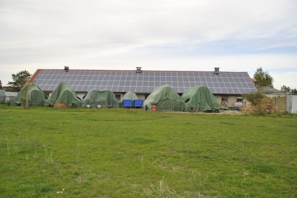 Marlow-OT, Reitanlage + Blockhütten in Ostseenähe