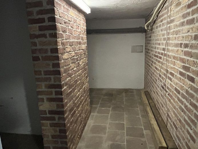 Besondere Kapitalanlage mit Eigennutzungsoption – Haus-im-Haus und fünf Mietwohnungen – Weinkeller