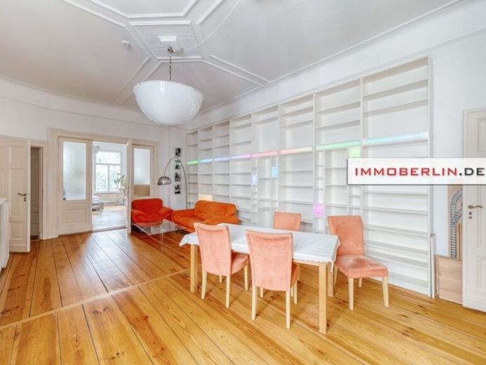 IMMOBERLIN.DE - Faszinierende familienfreundliche Stuck-Altbauwohnung in beliebter Lage – Foto 1
