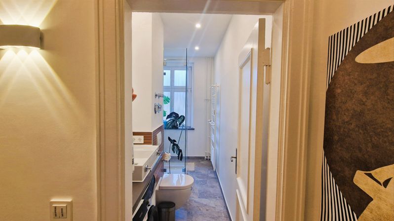 merkezi ve kentsel - geçici kullanım için yüksek kaliteli mobilyalarla döşenmiş daire – Badezimmer