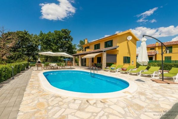Koffer auspacken und genießen – komplett möbliertes Poolhaus in Kroatien