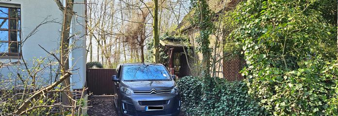 Einfahrt zwischen den Häusern