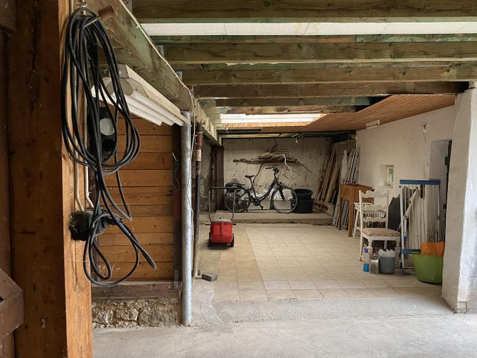 Idyllischer Rückzugsort: Charmantes Bruchsteinhaus mit toskanischem Innenhof – Garage/Projektraum