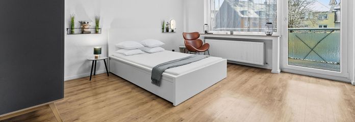 Modern möbliertes 1-Zimmer-Apartment in Essen – Schlaffzimmer mit Balkon