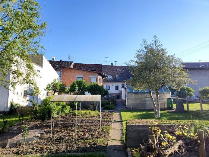 Haushälfte mit 2 separaten Wohnungen, eigenem Garten **OHNE PROVISION** – Foto 1