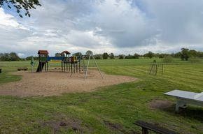 Ferienhaus mit Bootsplatz und Motorboot / Trailer – Spielplatz Campingplatz