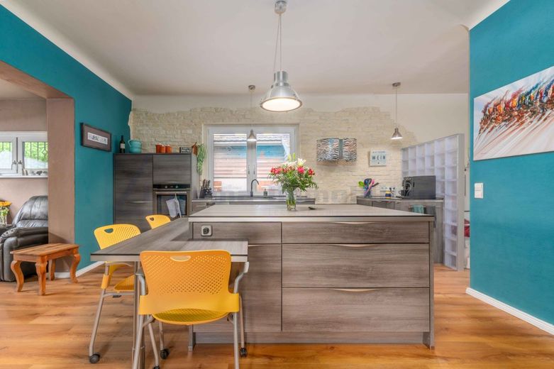 Grüne Oase südlich von Berlin - großes EFH in Mahlow mit 1.192 m² und Energieklasse A – moderne Küche