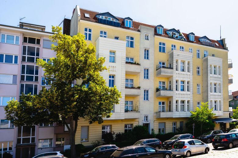 Provisionsfrei: Erstbezug am Volkspark Wilmersdorf, 3-Zi Stuck-Altbau, Balkon, Blicke über die Stadt – Das Altbau Eckhaus