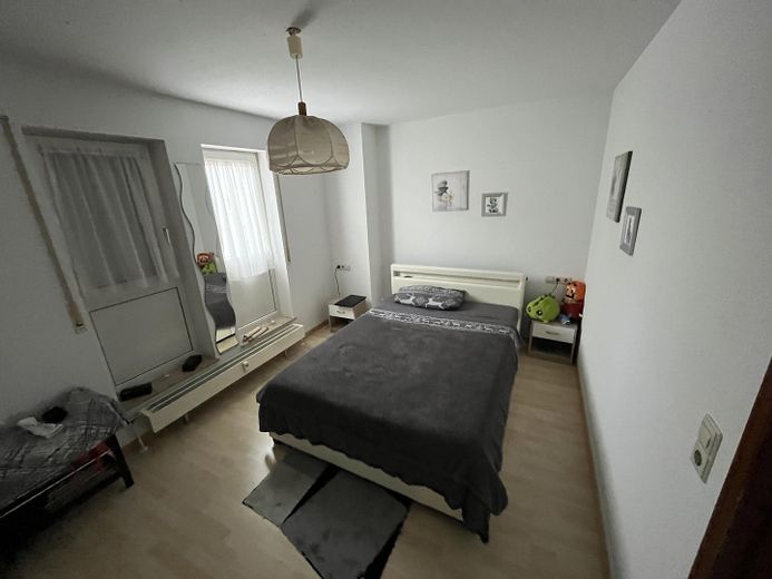 Zentral, gepflegte 3,5 Zimmerwohnung mit Balkon + Tiefgarage – Schlafzimmer