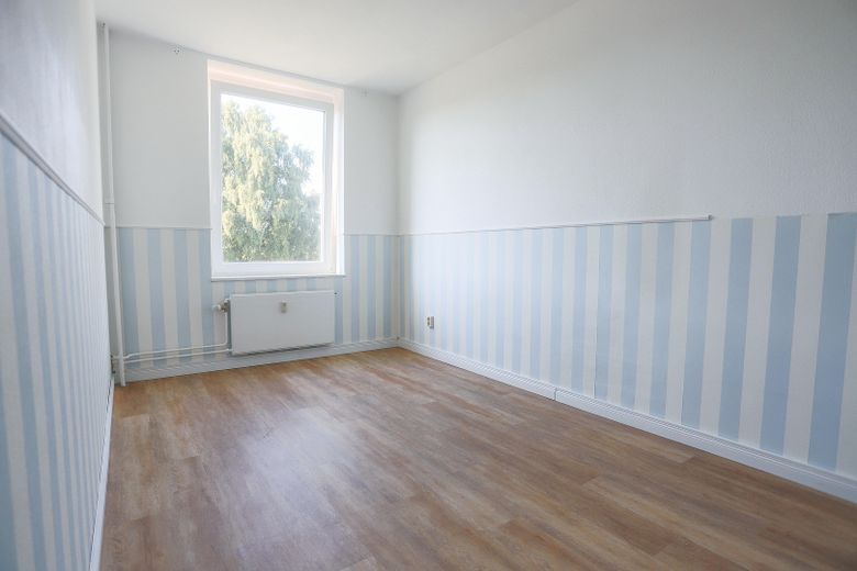 Frisch renoviert & neuwertig: Charmante 2-Zimmer-Wohnung mit Loggia in Barmstedt – Gemütliches Schlafzimmer_01
