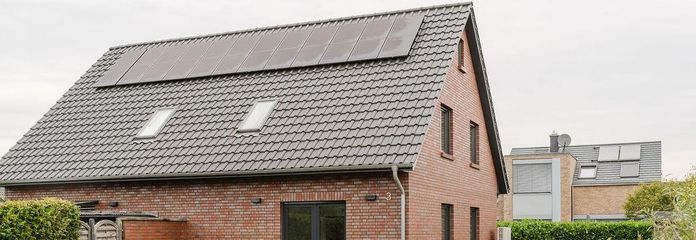 Energieeffiziente Doppelhaushälfte mit Luftwärmepumpe und Photovoltaikanlage