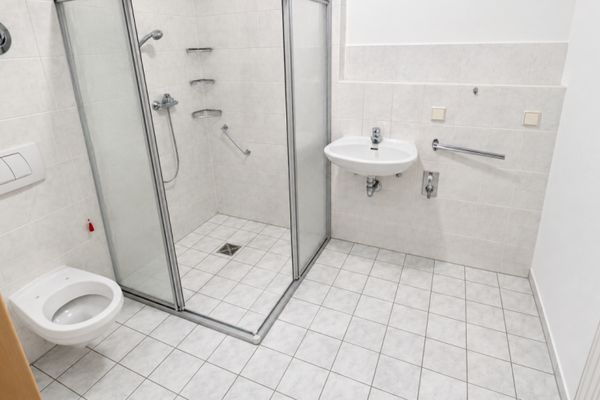 Zentrumsnahe 2-Raum Wohnung mit Südbalkon und Aufzug!