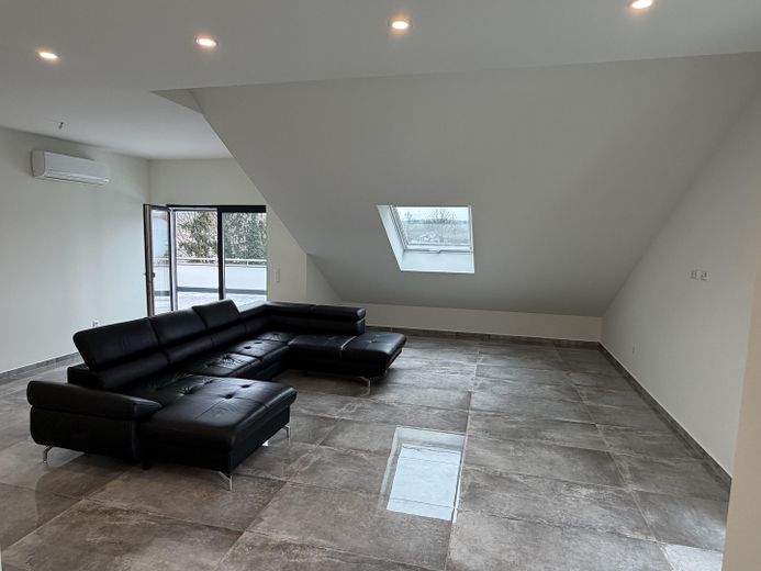 Exklusive 4-Zimmer-Penthousewohnung mit Dachterrasse & Garage+Stellplatz – provisionsfrei – Großzügiger Wohnbereich